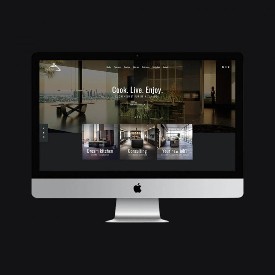 Startseite der Website eines Premium-Küchenstudios auf einem Desktop-Bildschirm