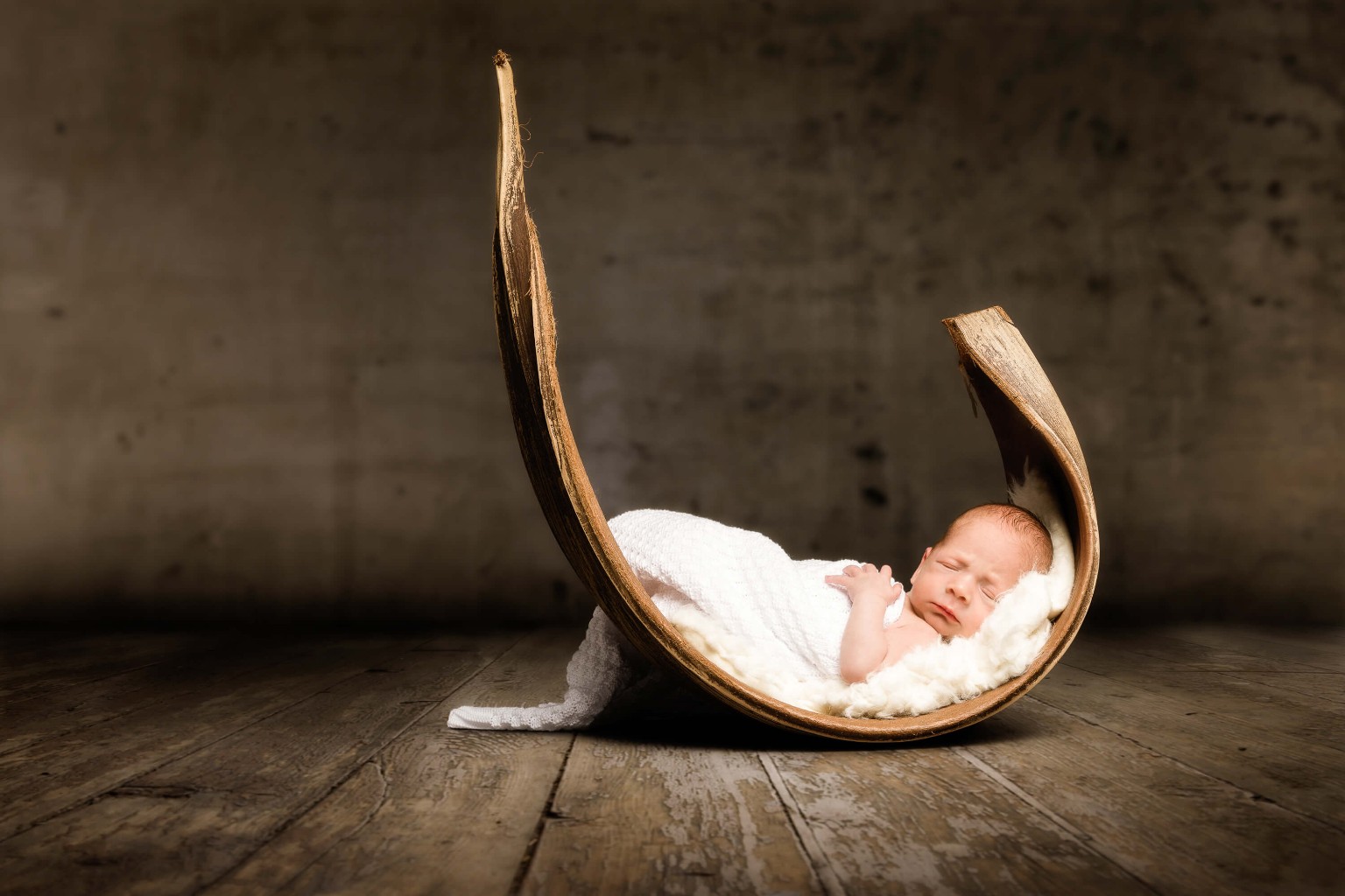 Werbefoto mit Baby in Palmenblatt